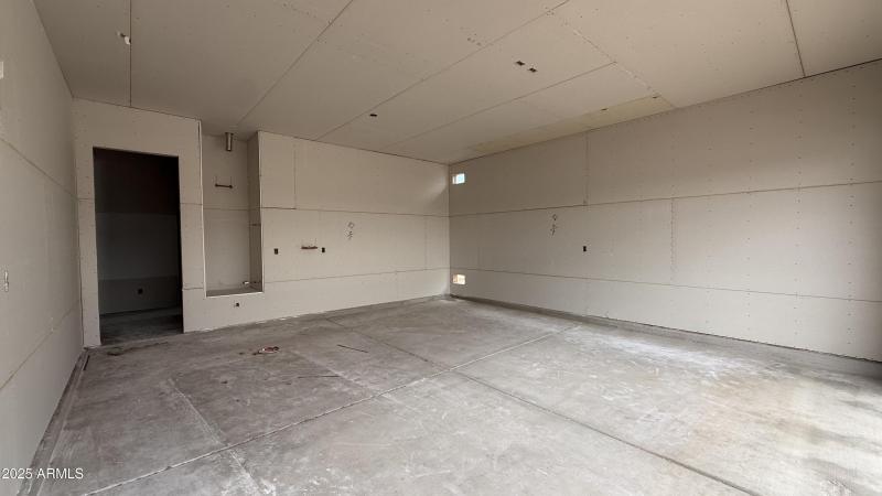 016 - 2-Car Garage