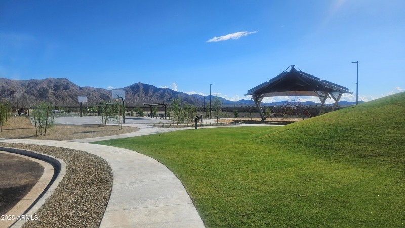 Large park Basketball-playground pic 2