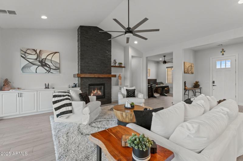 Looking toward office and foyer