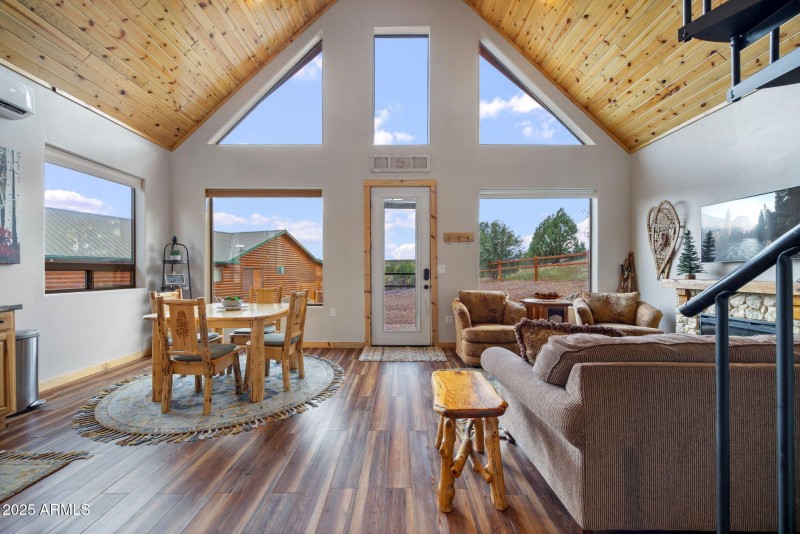 GREAT ROOM IN GUEST HOUSE