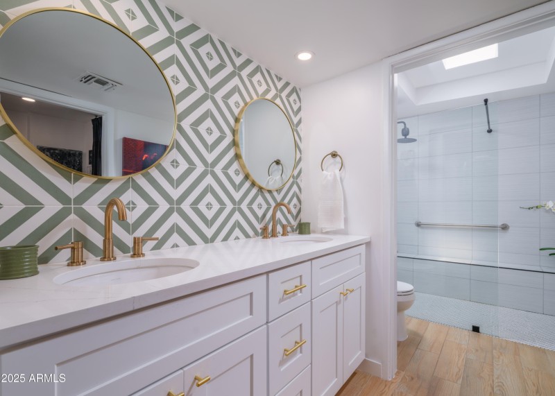 Listings_4540_N_44thSt_Unit21_Images-29