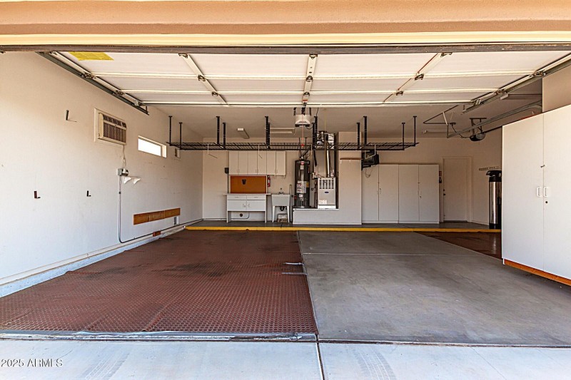 Garage, extended lenght, 28' long