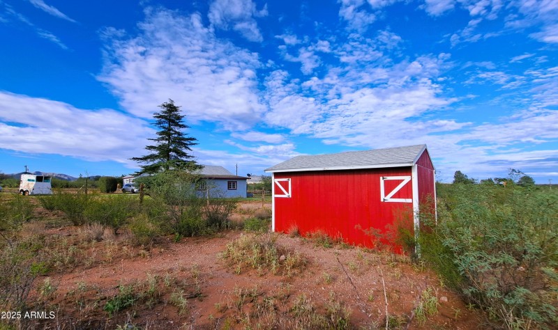 mini barn withhinged portals