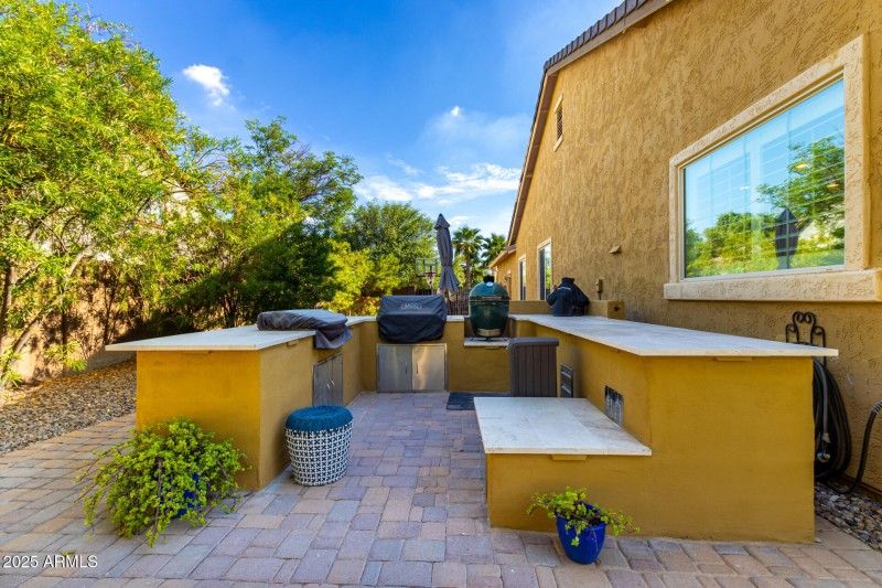 Outdoor Kitchen