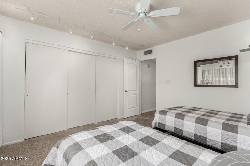 21 - Edgewood 8352