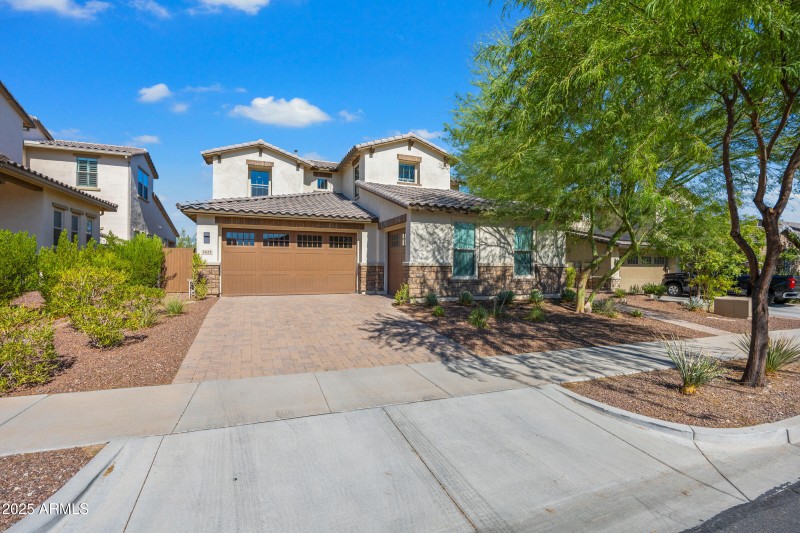 2423 N Beverly Pl-1