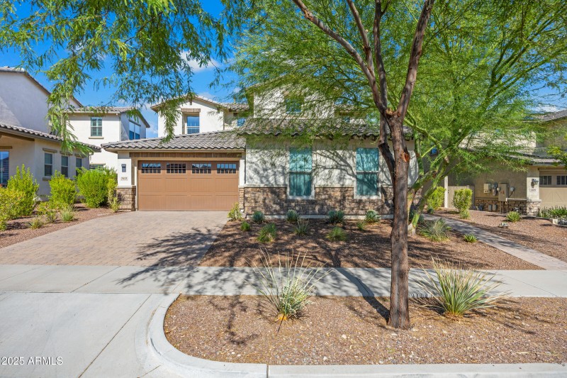 2423 N Beverly Pl-3