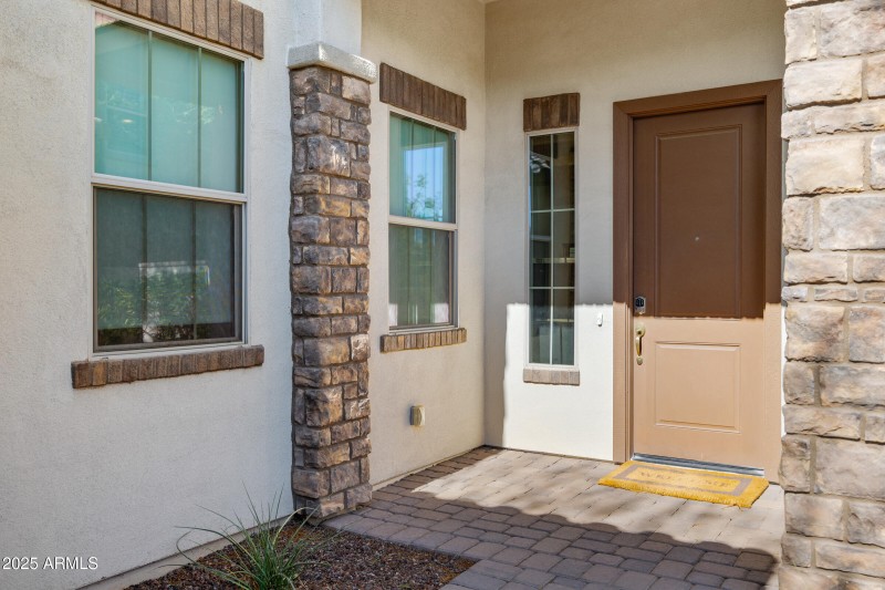 2423 N Beverly Pl-5