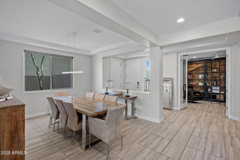 2423 N Beverly Pl-7