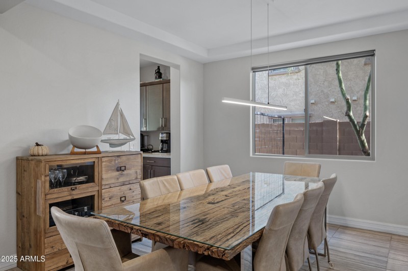 2423 N Beverly Pl-8