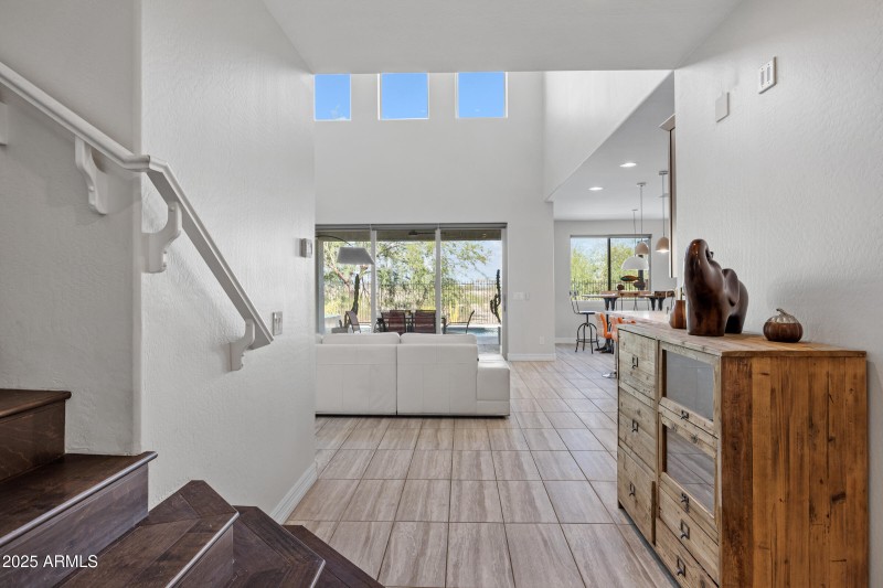 2423 N Beverly Pl-9