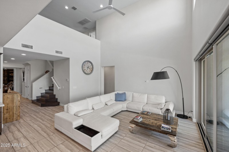 2423 N Beverly Pl-14