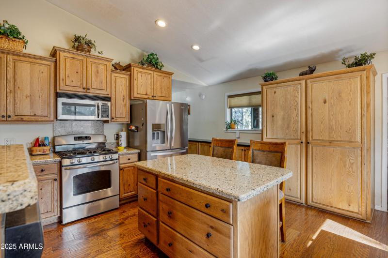 2003 Little Doe Trail, Overgaard, AZ-Cab