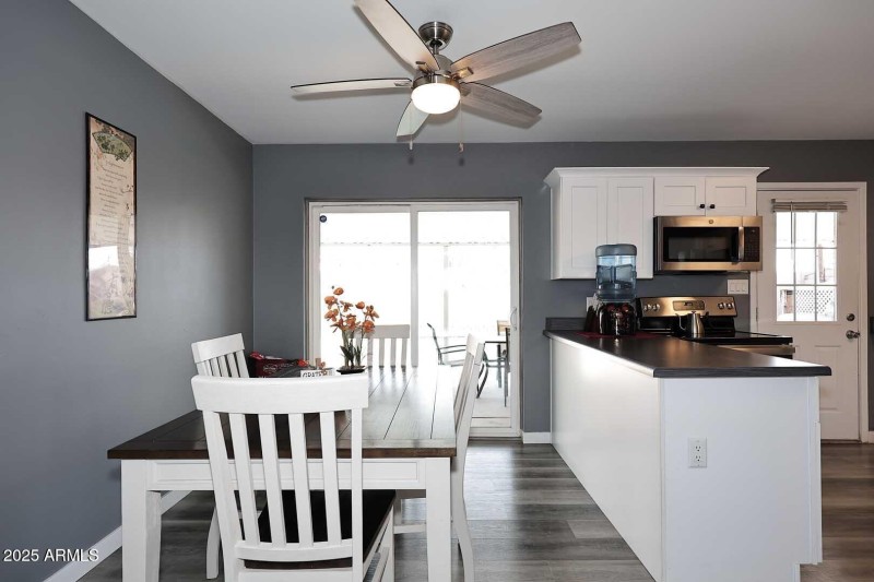 Kitchen dining area