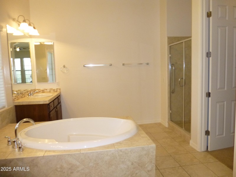 Main bathroomdual sinks