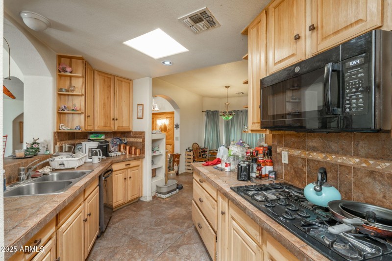 35-web-or-mls-35575-w-pale-moon-rd
