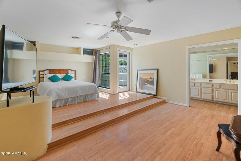 560 E Montebello Ave-2