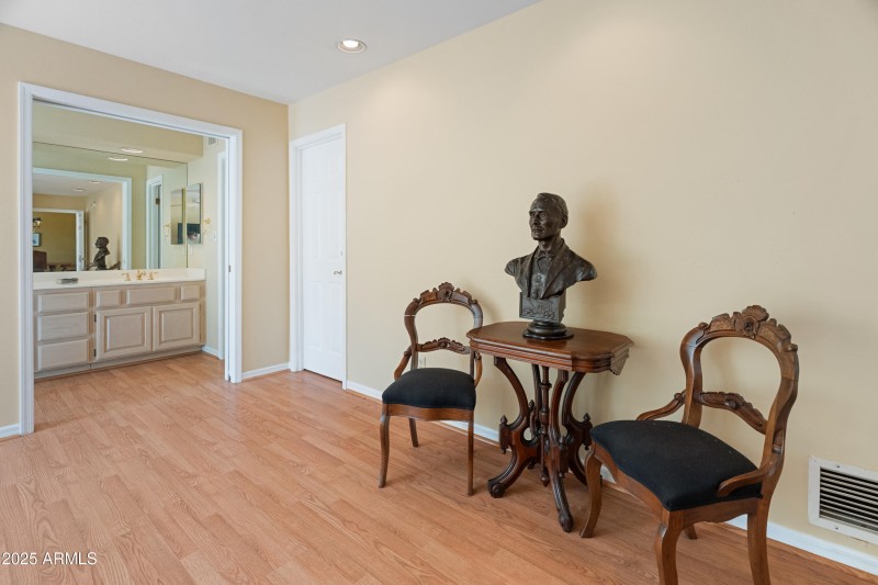 560 E Montebello Ave-3