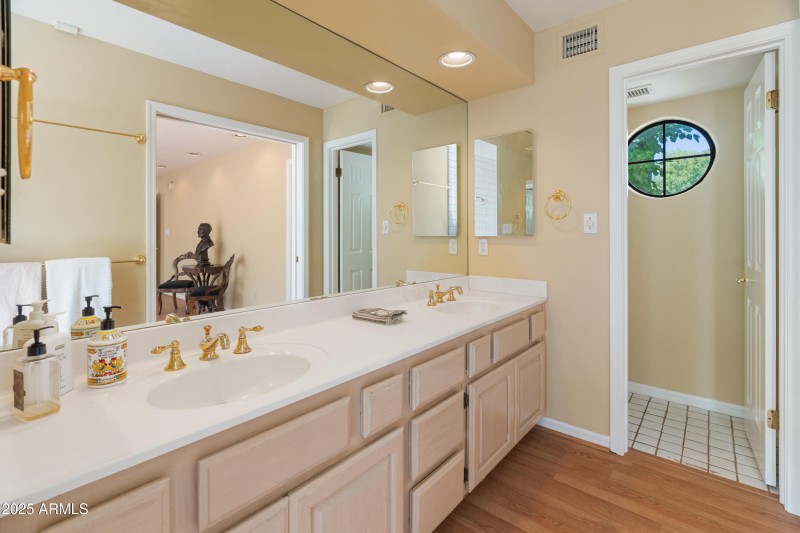 560 E Montebello Ave-4