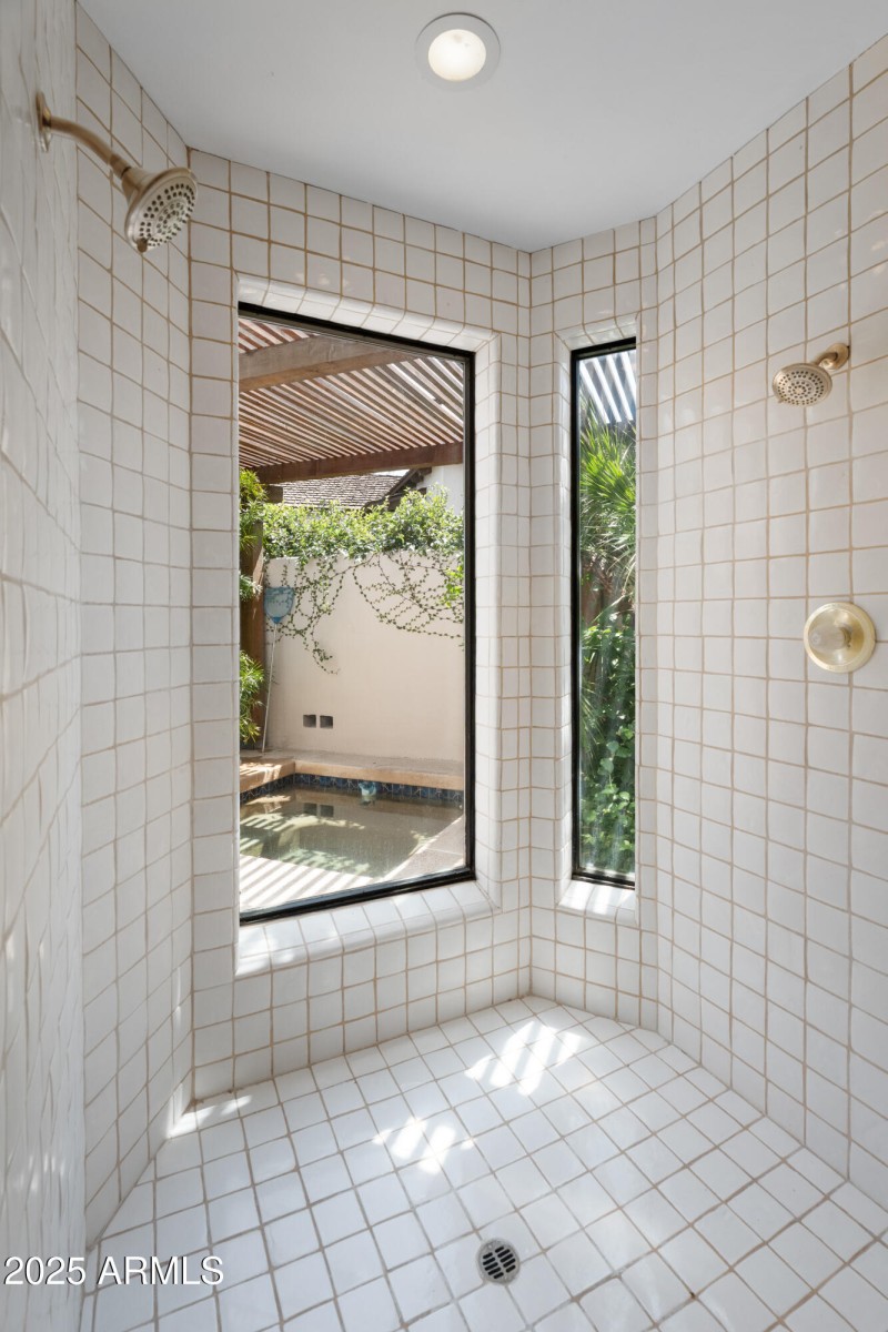 560 E Montebello Ave-6