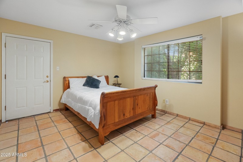 560 E Montebello Ave-7