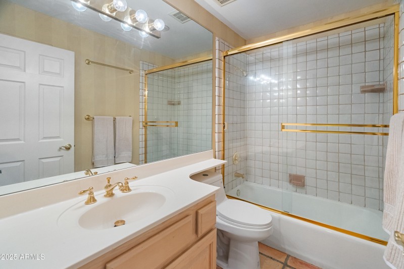 560 E Montebello Ave-11