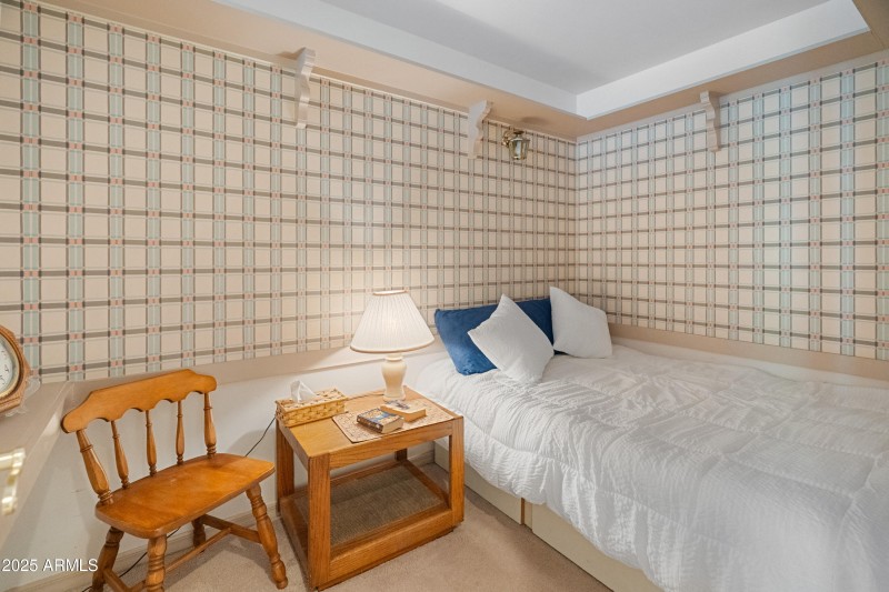 560 E Montebello Ave-12