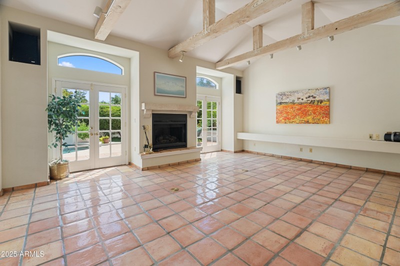 560 E Montebello Ave-21