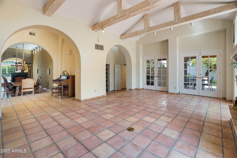 560 E Montebello Ave-23