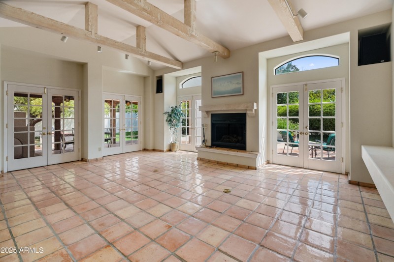 560 E Montebello Ave-24