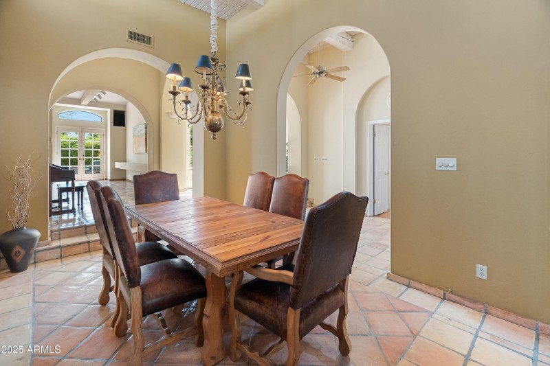 560 E Montebello Ave-25