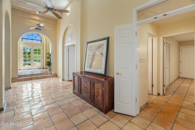 560 E Montebello Ave-28