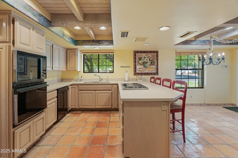 560 E Montebello Ave-29