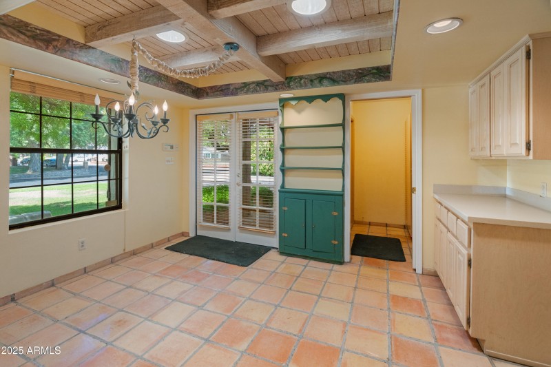 560 E Montebello Ave-31