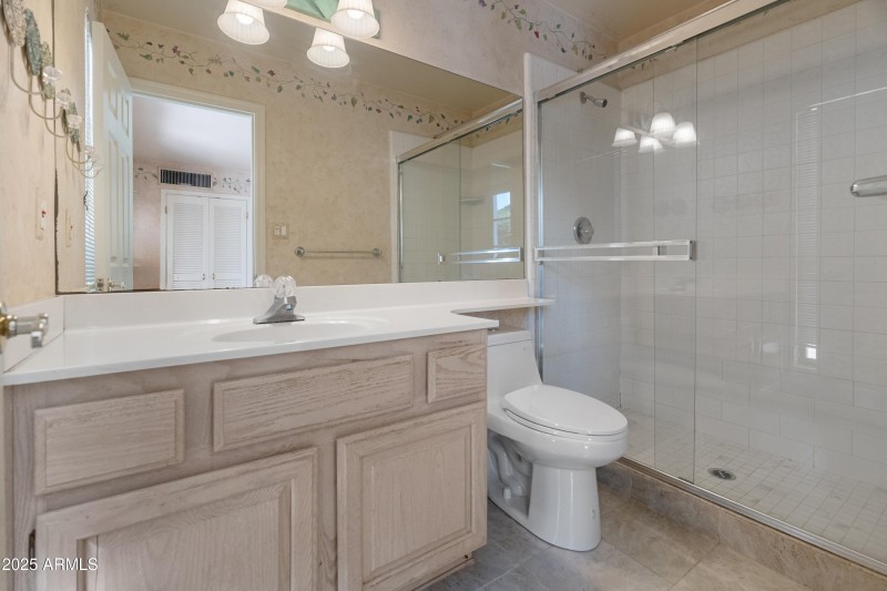 560 E Montebello Ave-37 - Casita bath