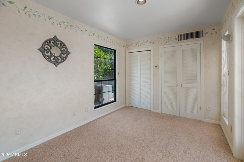 560 E Montebello Ave-38 - casita