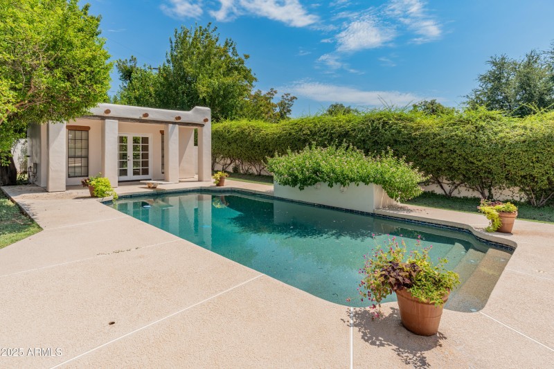 560 E Montebello Ave-41