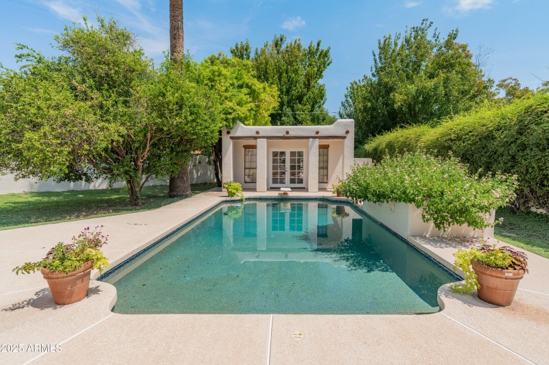 560 E Montebello Ave-42