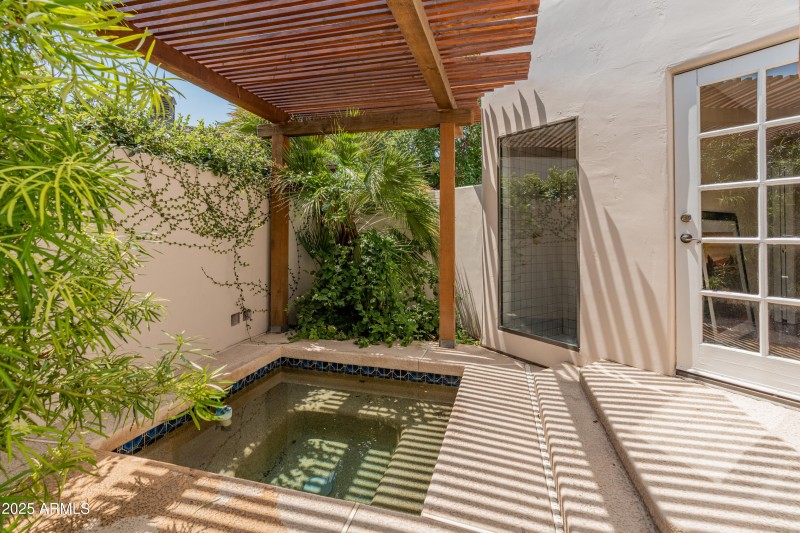 560 E Montebello Ave-44