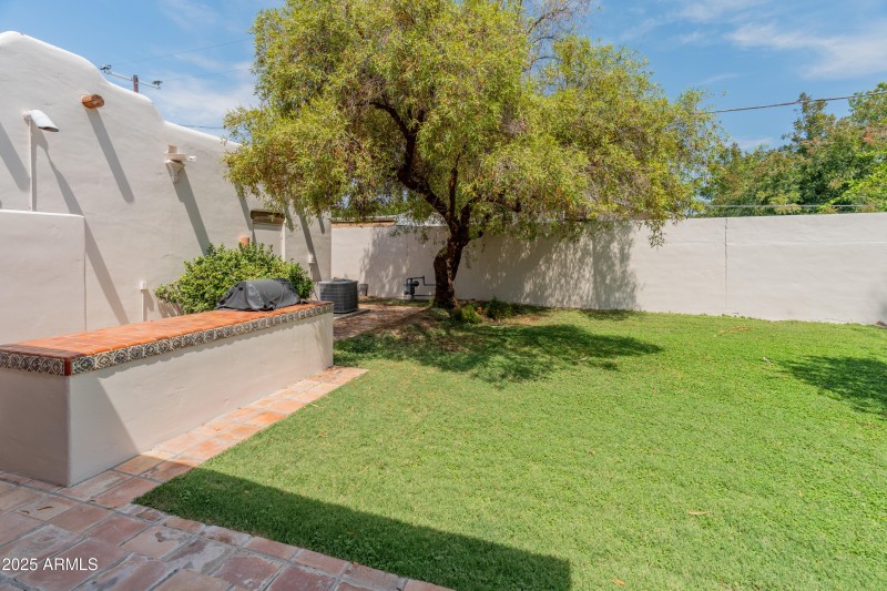 560 E Montebello Ave-47 (1)