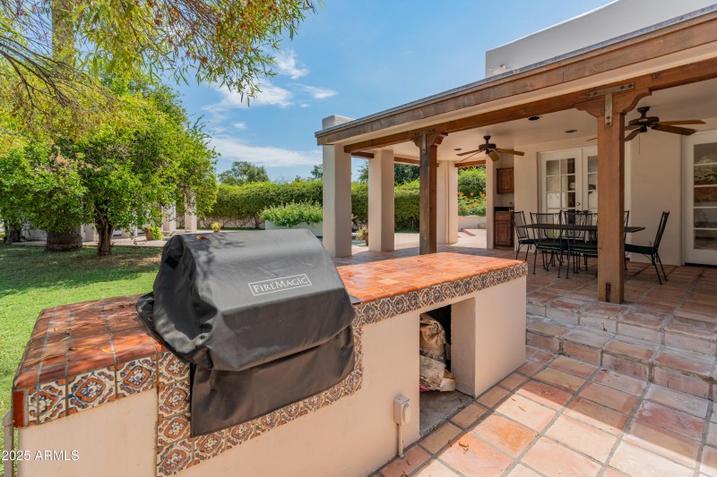 560 E Montebello Ave-48