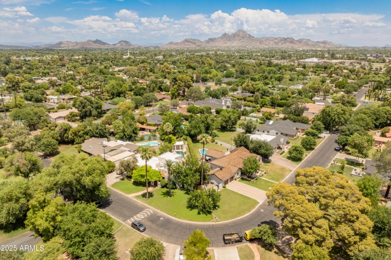 560 W Montebello Ave (aerial)-2