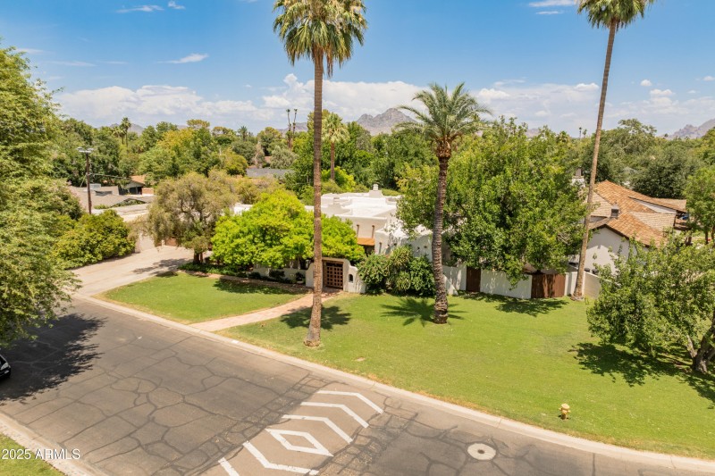 560 W Montebello Ave (aerial)-4