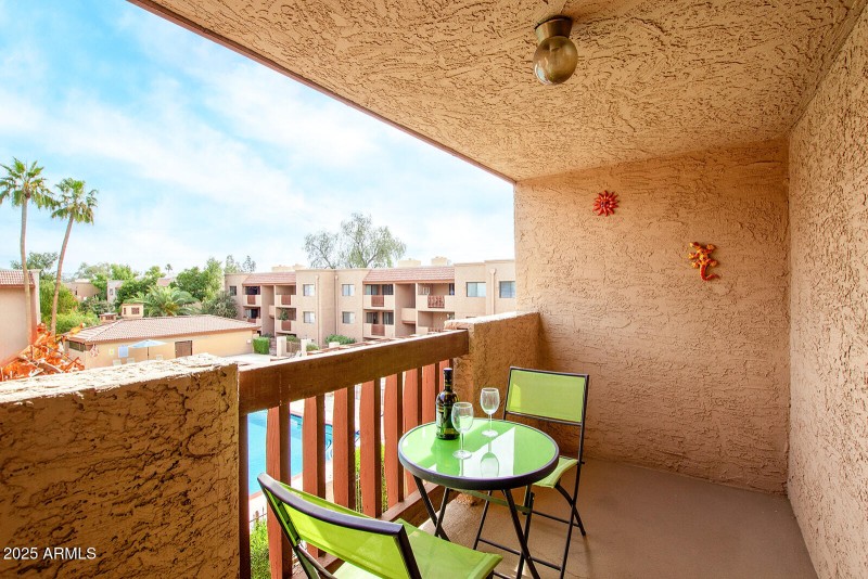 BALCONY 306