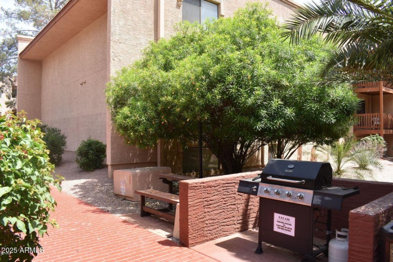 BBQ GRILLS THROUGHOUT