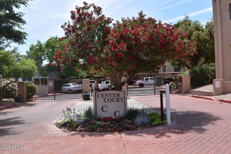 CENTER COURT GATES