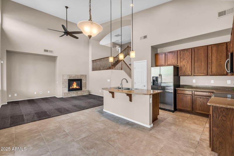 8-web-or-mls-2546 E San Rafael Trail -9