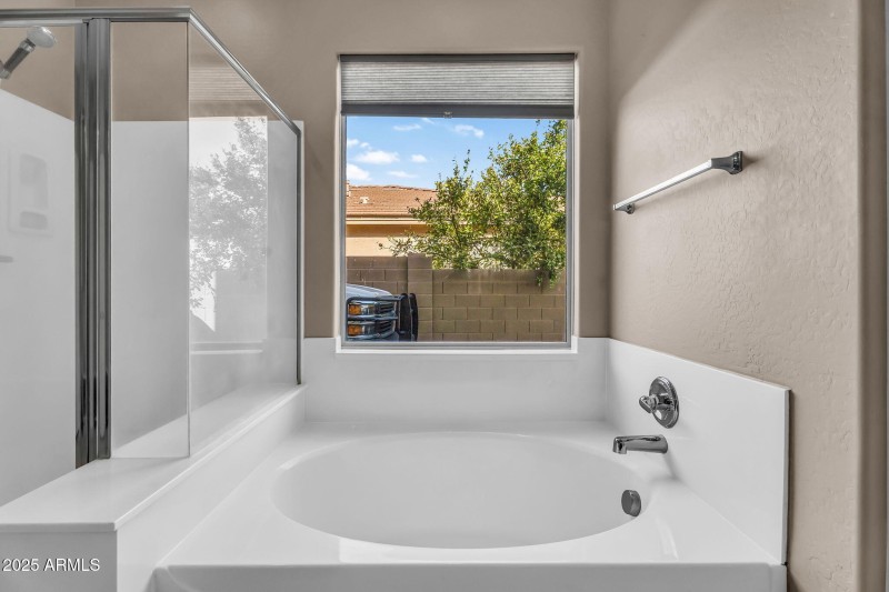 23-web-or-mls-2546 E San Rafael Trail -2