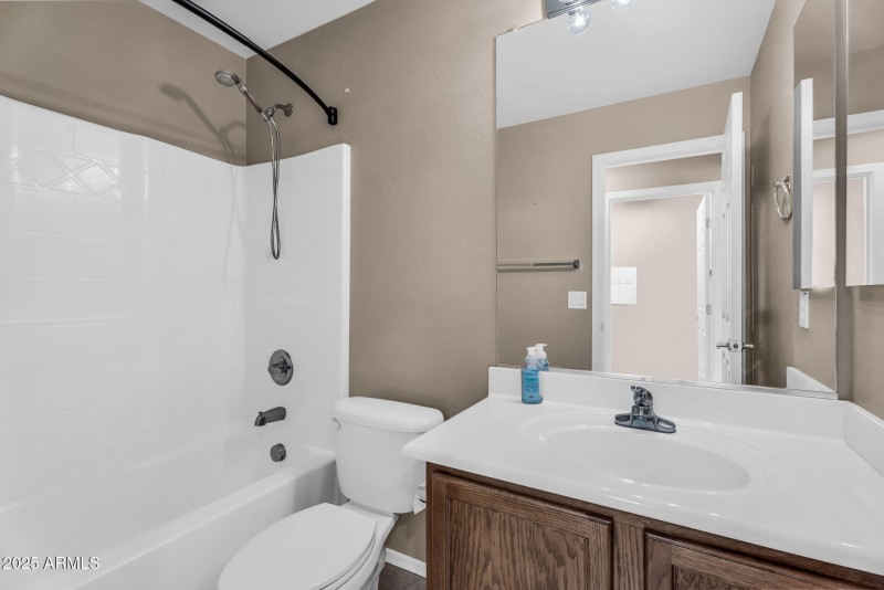 36-web-or-mls-2546 E San Rafael Trail -3