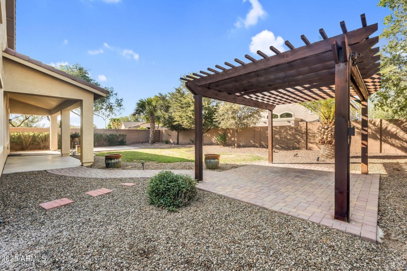 50-web-or-mls-2546 E San Rafael Trail -5